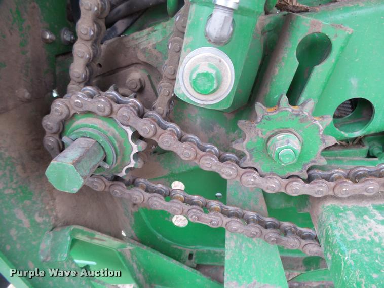 image for item DB1846 2014 John Deere 569 Premium round baler