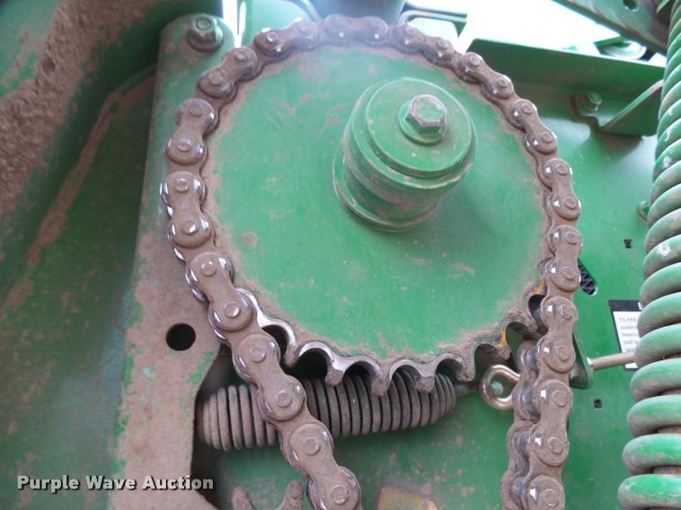 image for item DB1846 2014 John Deere 569 Premium round baler