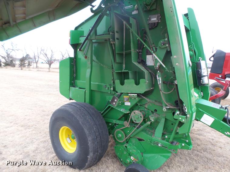 image for item DB1846 2014 John Deere 569 Premium round baler