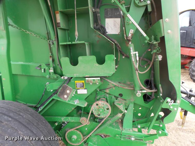 image for item DB1846 2014 John Deere 569 Premium round baler