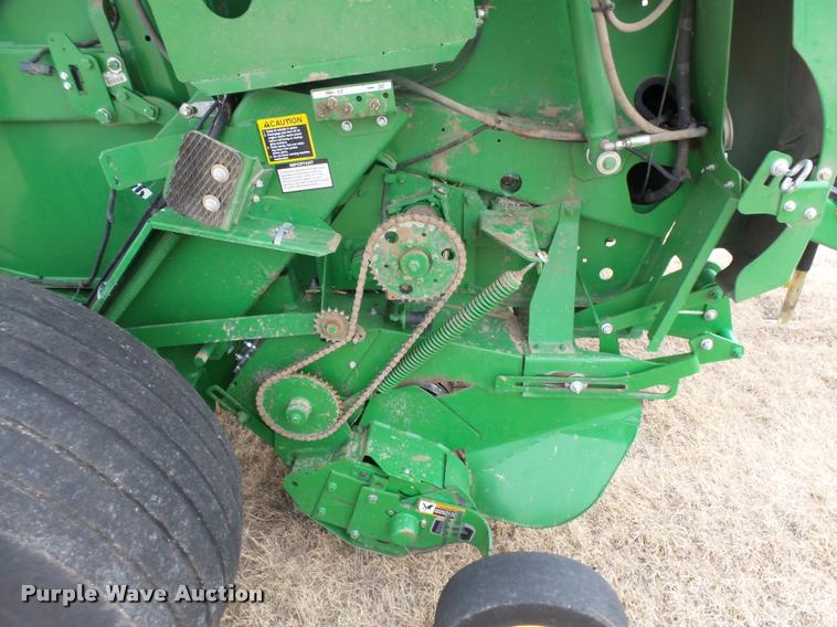 image for item DB1846 2014 John Deere 569 Premium round baler