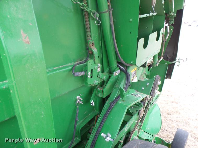 image for item DB1846 2014 John Deere 569 Premium round baler