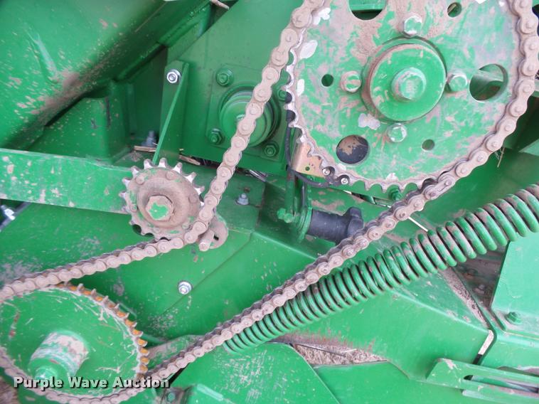 image for item DB1846 2014 John Deere 569 Premium round baler