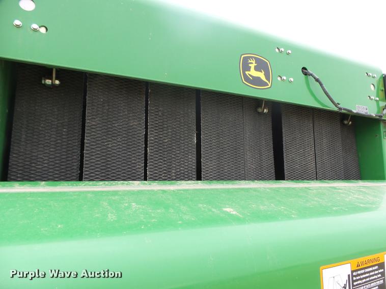 image for item DB1846 2014 John Deere 569 Premium round baler