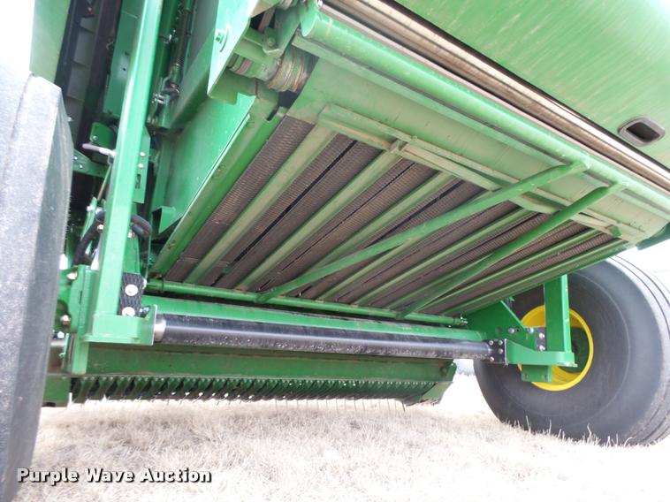 image for item DB1846 2014 John Deere 569 Premium round baler