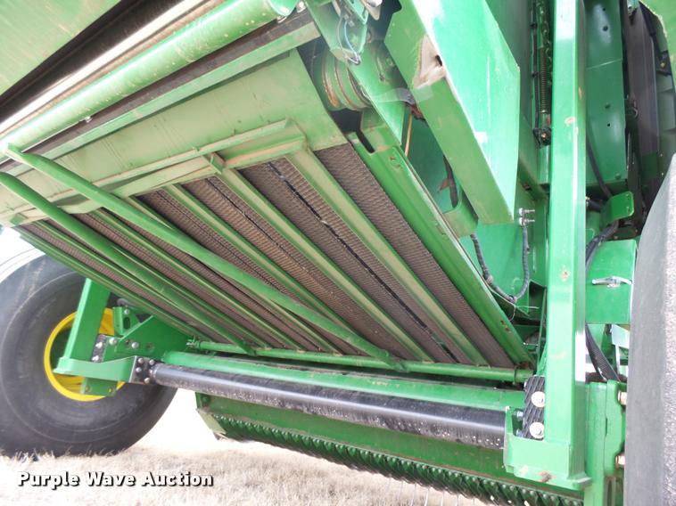 image for item DB1846 2014 John Deere 569 Premium round baler