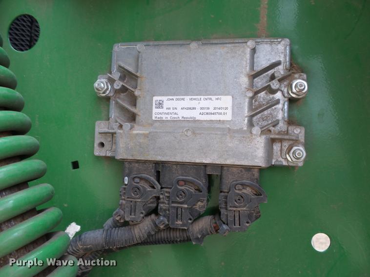 image for item DB1846 2014 John Deere 569 Premium round baler