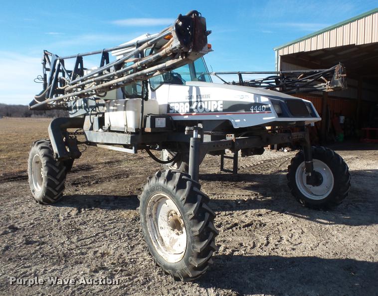 image for item DB2955 1999 SpraCoupe 4440 self-propelled sprayer