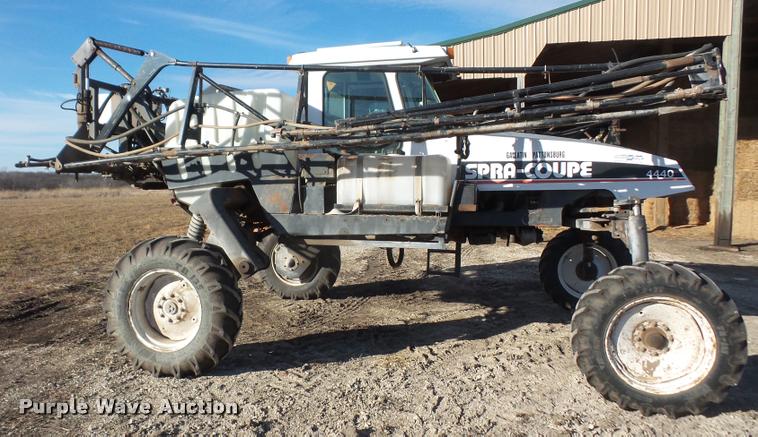 image for item DB2955 1999 SpraCoupe 4440 self-propelled sprayer