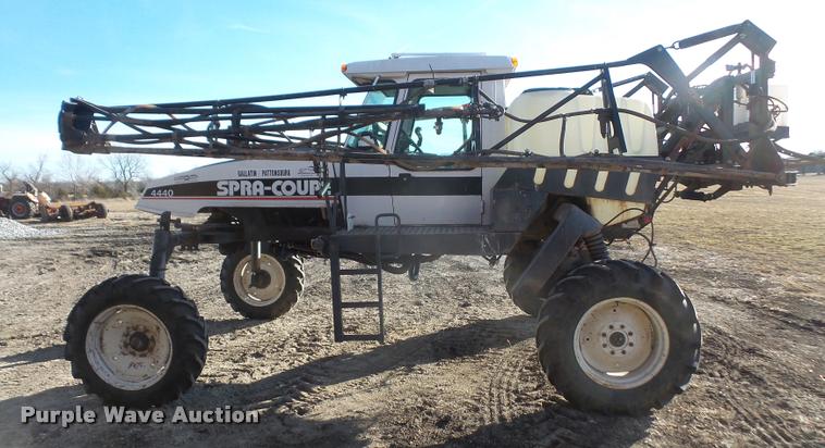 image for item DB2955 1999 SpraCoupe 4440 self-propelled sprayer