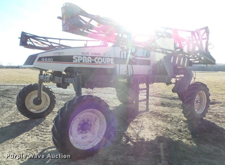 image for item DB2955 1999 SpraCoupe 4440 self-propelled sprayer