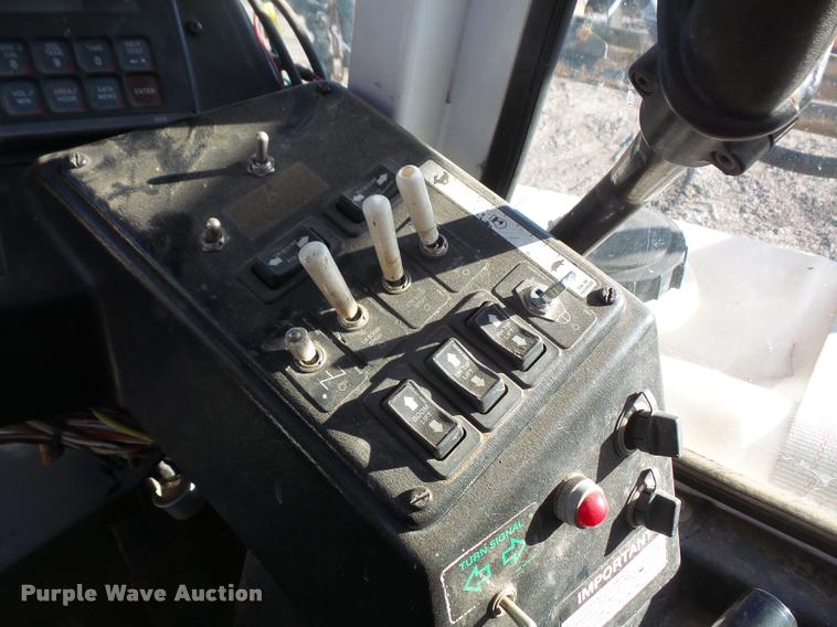 image for item DB2955 1999 SpraCoupe 4440 self-propelled sprayer