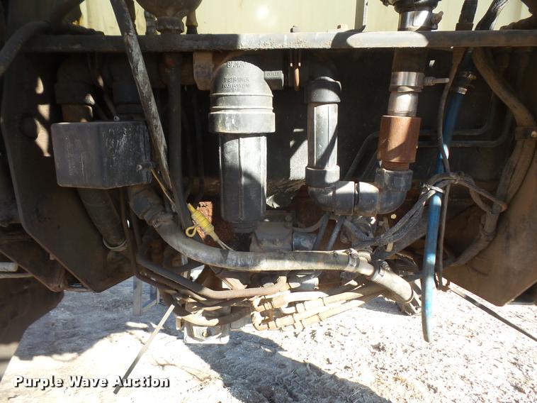 image for item DB2955 1999 SpraCoupe 4440 self-propelled sprayer