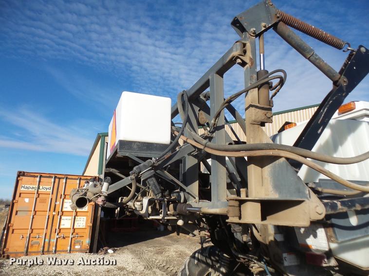 image for item DB2955 1999 SpraCoupe 4440 self-propelled sprayer