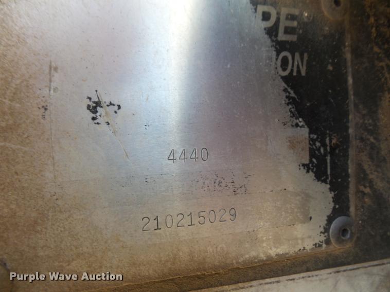 image for item DB2955 1999 SpraCoupe 4440 self-propelled sprayer