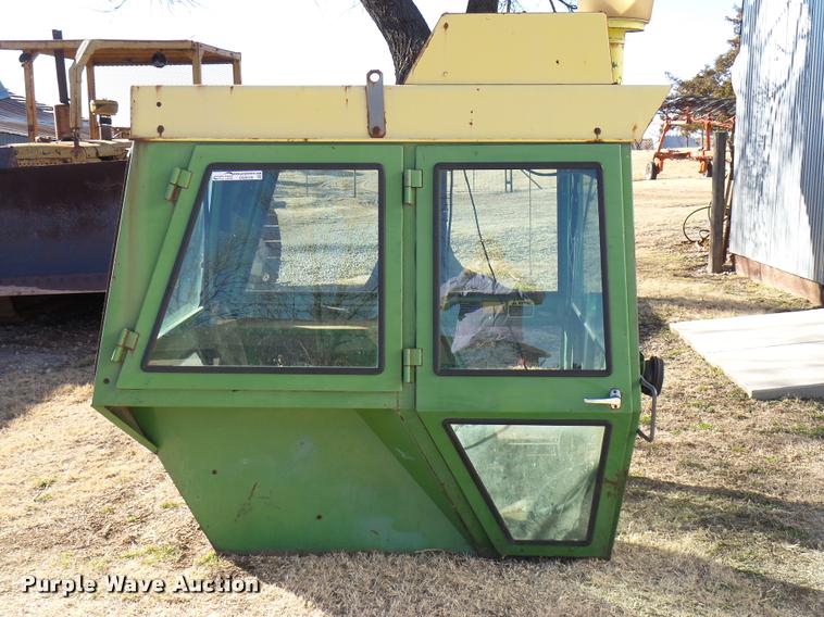 Hinson Royal 653707 tractor cab in Perry, OK Item DB9528 sold
