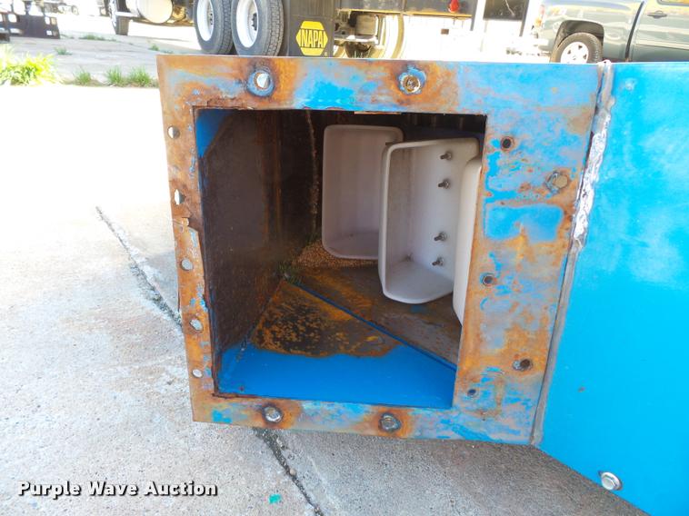 image for item K3405 2010 Universal Industries D3-1000-ED bucket elevator