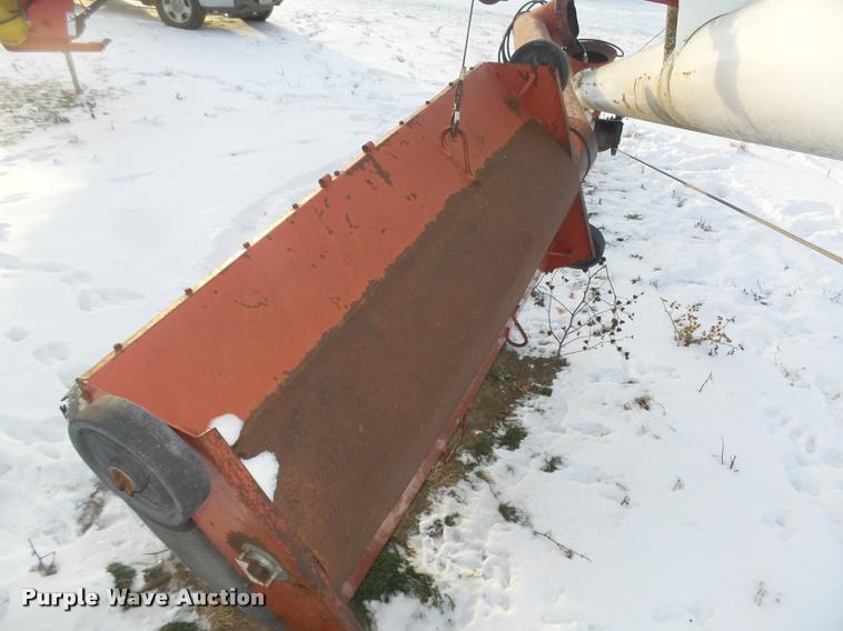 Feterl grain auger in Wayne, NE | Item L4207 sold | Purple Wave