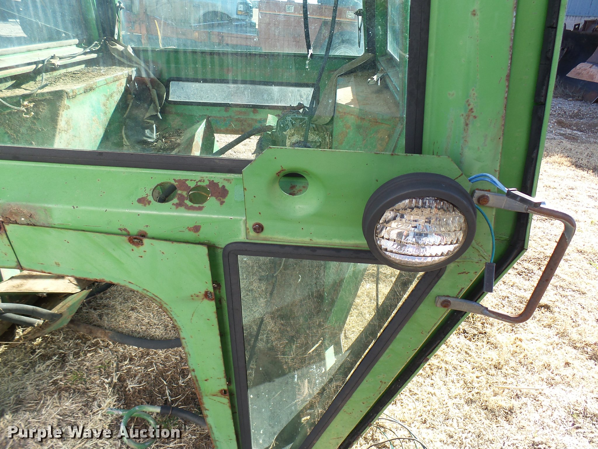 Hinson Royal 653707 tractor cab in Perry, OK Item DB9528 sold