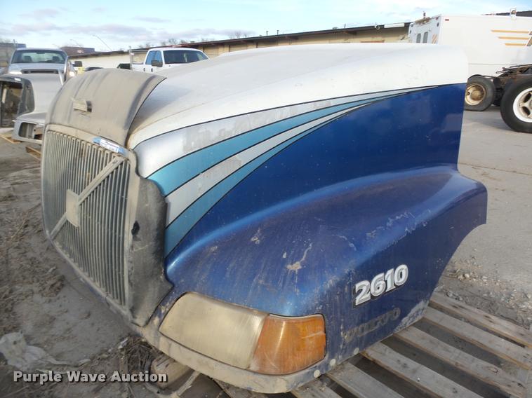 image for item AU9682 Volvo fiberglass hood