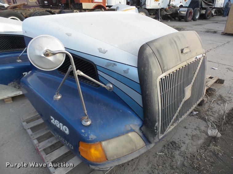 image for item AU9682 Volvo fiberglass hood