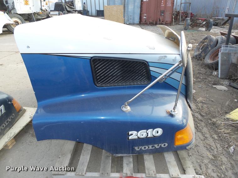 image for item AU9682 Volvo fiberglass hood