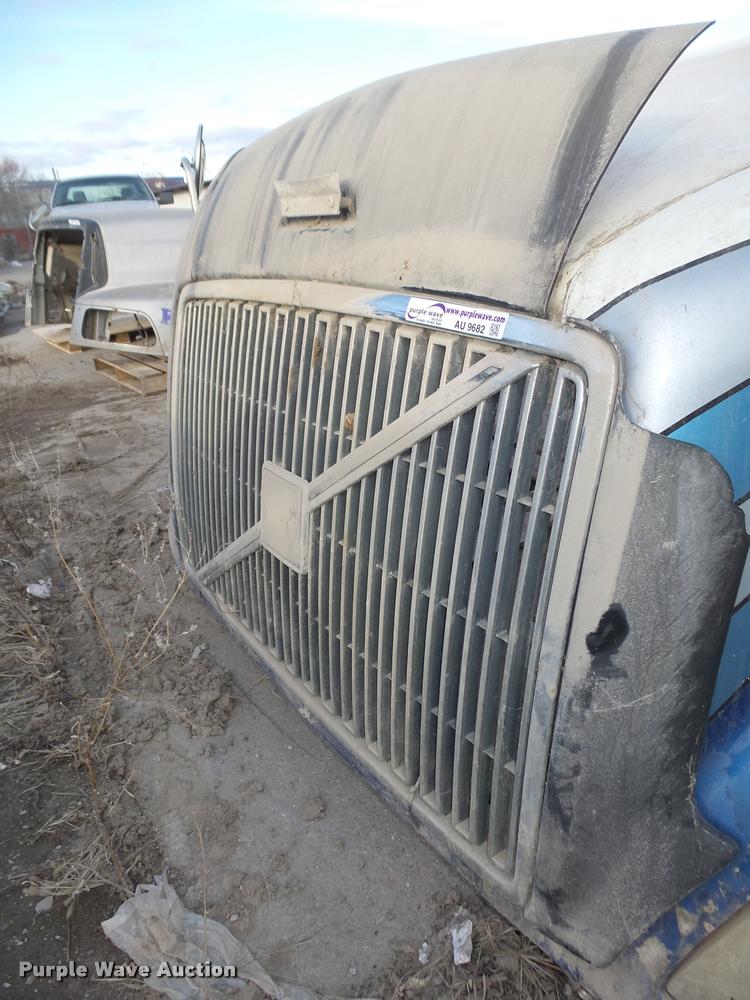 image for item AU9682 Volvo fiberglass hood