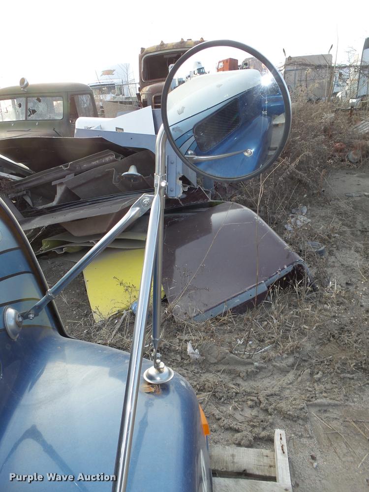 image for item AU9682 Volvo fiberglass hood