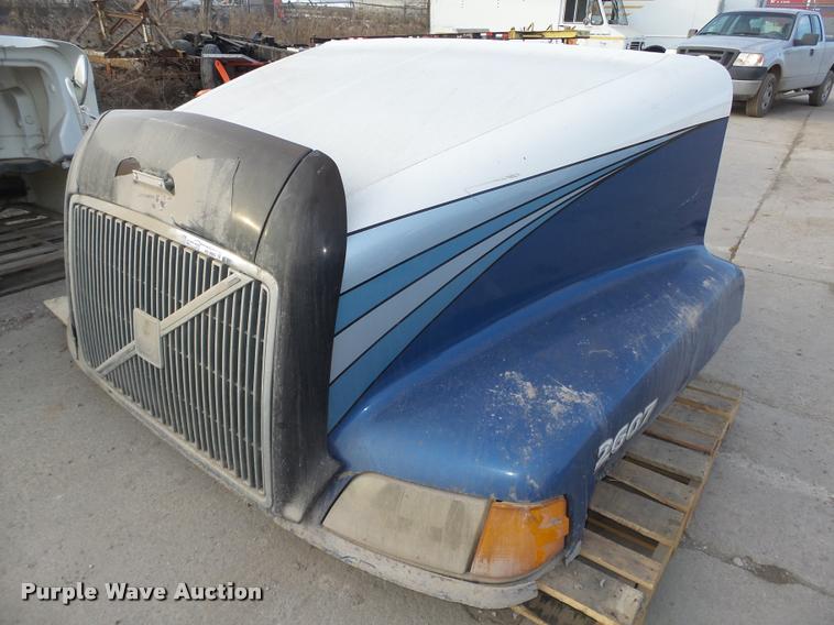 image for item AU9683 Volvo fiberglass hood