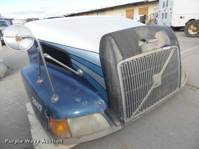 image for item AU9683 Volvo fiberglass hood