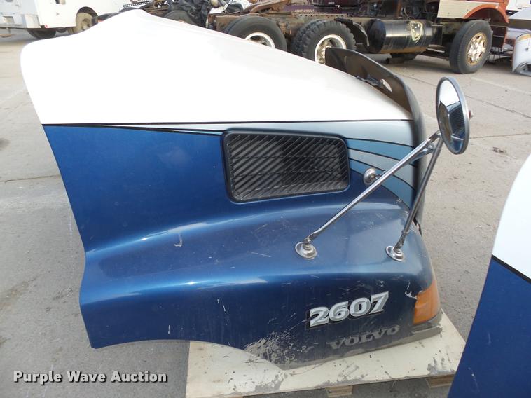 image for item AU9683 Volvo fiberglass hood