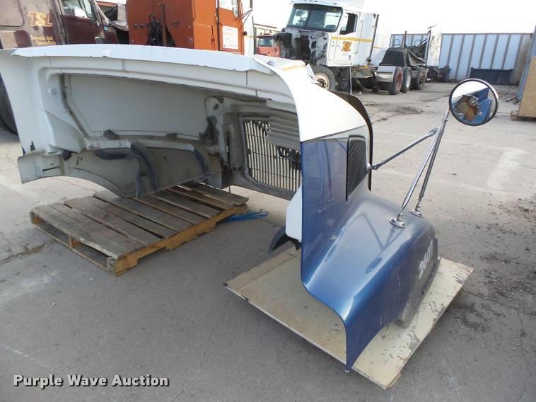 image for item AU9683 Volvo fiberglass hood