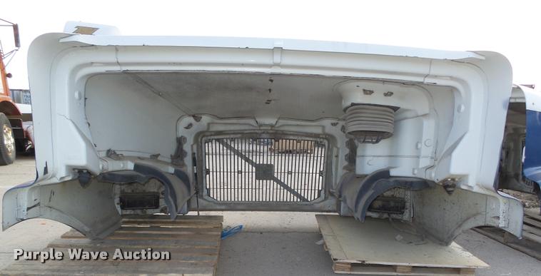 image for item AU9683 Volvo fiberglass hood