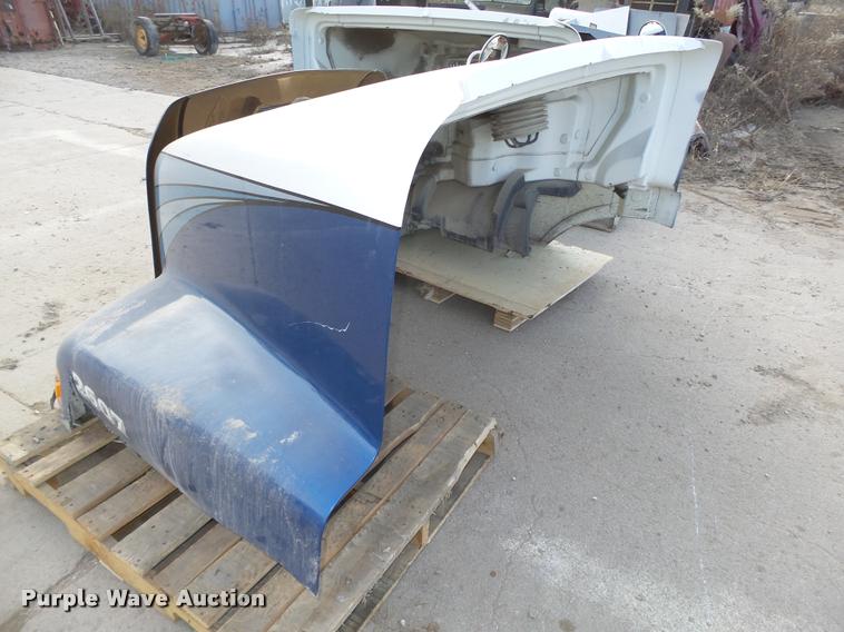 image for item AU9683 Volvo fiberglass hood
