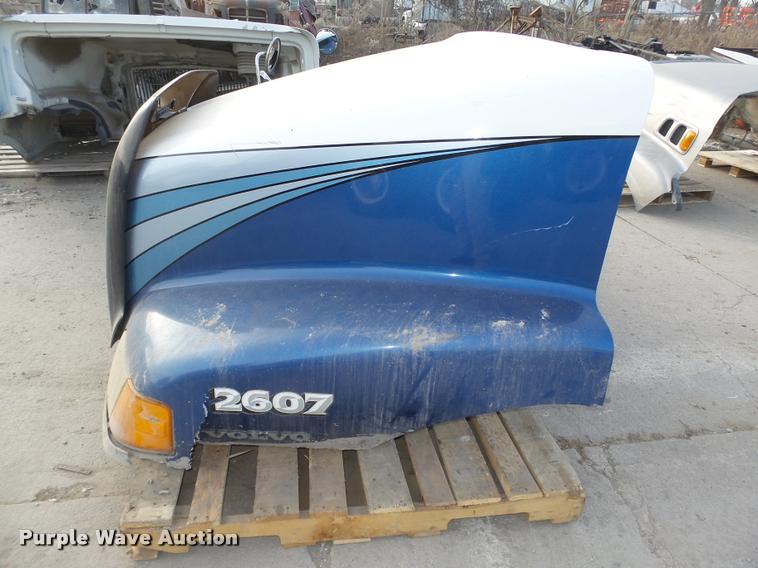 image for item AU9683 Volvo fiberglass hood