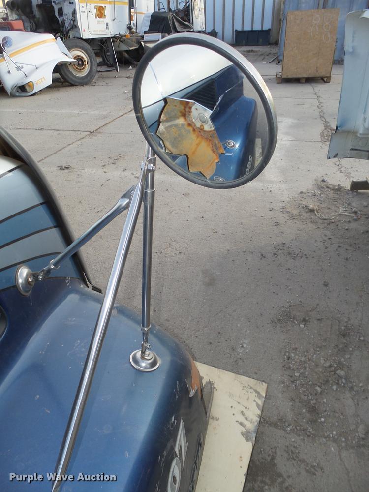 image for item AU9683 Volvo fiberglass hood