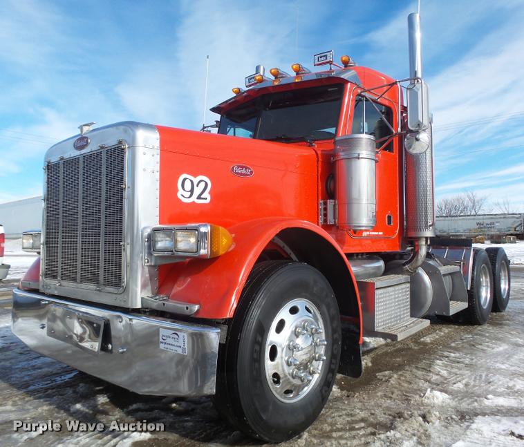 image for item DA0523 2003 Peterbilt 379 semi truck