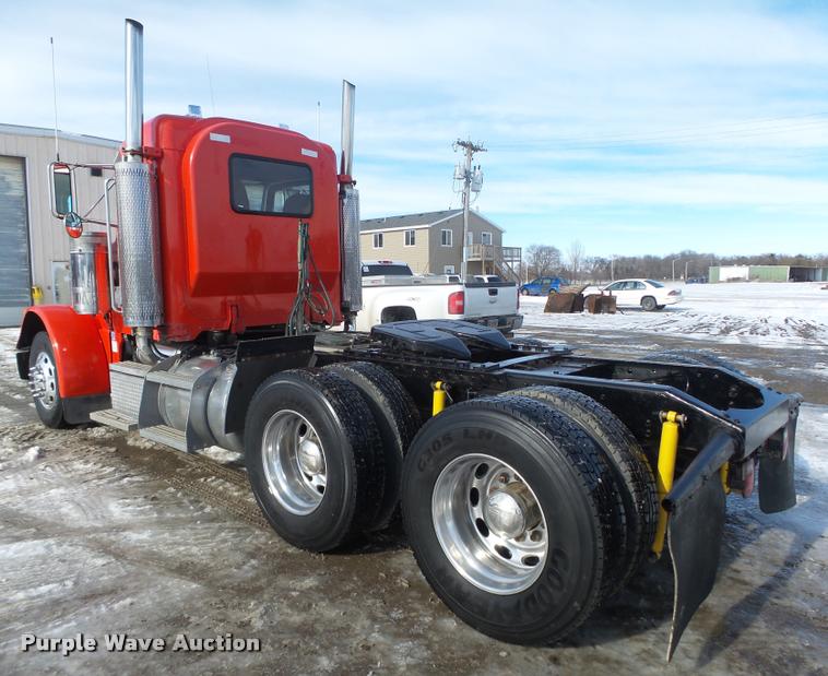 image for item DA0523 2003 Peterbilt 379 semi truck