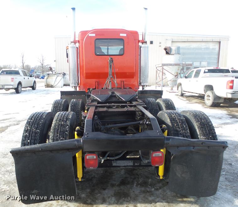 image for item DA0523 2003 Peterbilt 379 semi truck