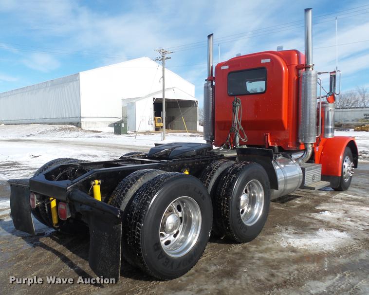 image for item DA0523 2003 Peterbilt 379 semi truck