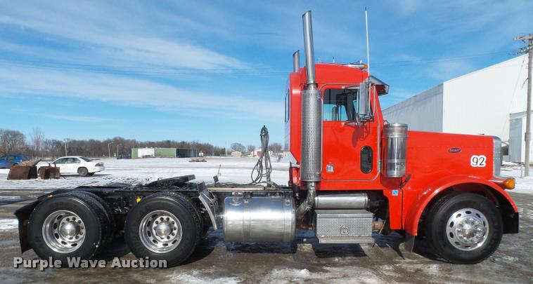 image for item DA0523 2003 Peterbilt 379 semi truck