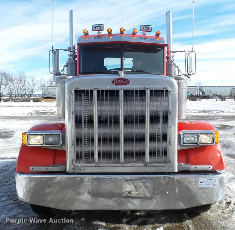 image for item DA0523 2003 Peterbilt 379 semi truck