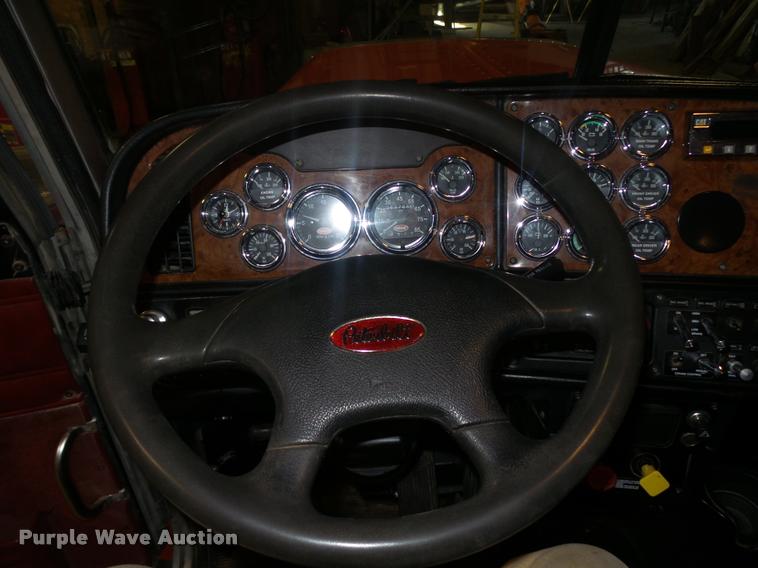 image for item DA0523 2003 Peterbilt 379 semi truck