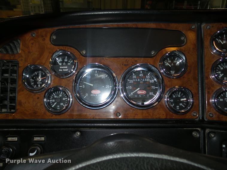 image for item DA0523 2003 Peterbilt 379 semi truck