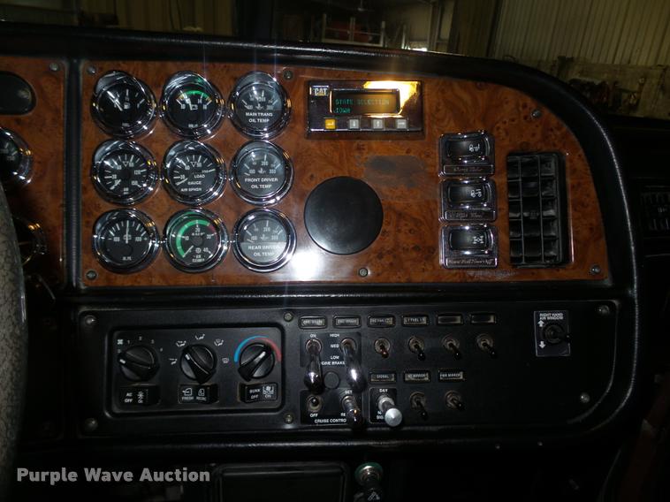 image for item DA0523 2003 Peterbilt 379 semi truck