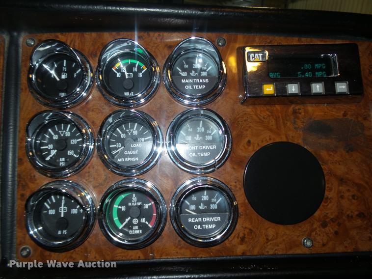 image for item DA0523 2003 Peterbilt 379 semi truck