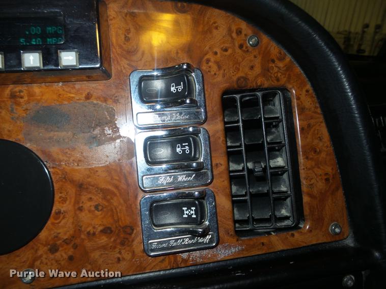 image for item DA0523 2003 Peterbilt 379 semi truck