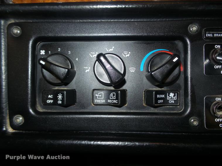 image for item DA0523 2003 Peterbilt 379 semi truck