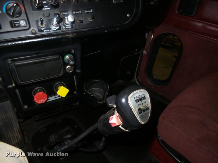 image for item DA0523 2003 Peterbilt 379 semi truck