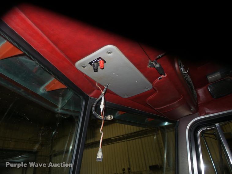 image for item DA0523 2003 Peterbilt 379 semi truck